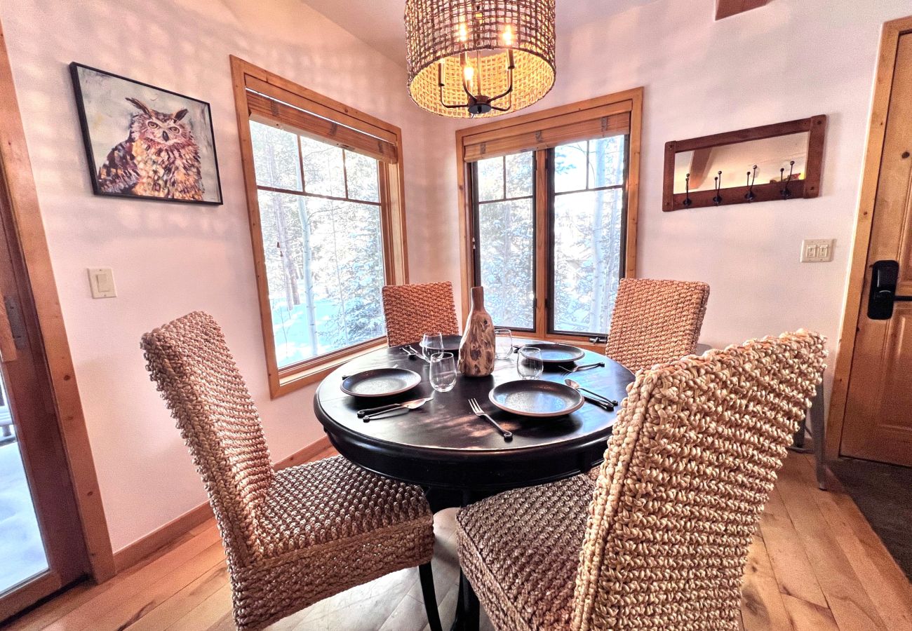 Condominium in Breckenridge - Ski-In 4 O'clock Run Soak-Hot Tub Walk to Main St! 