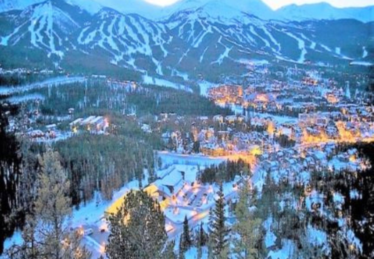 Condominium in Breckenridge - Ski-In 4 O'clock Run Soak-Hot Tub Walk to Main St! 