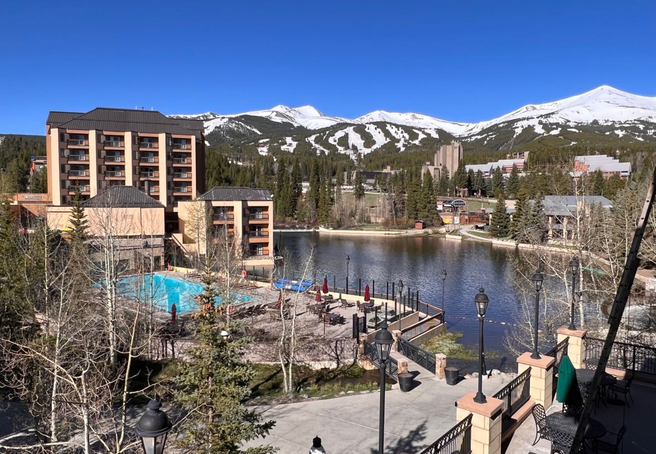 Condominium in Breckenridge - Mtn. + Lake views, Pool + 7 Hot tubs Walk to Lift