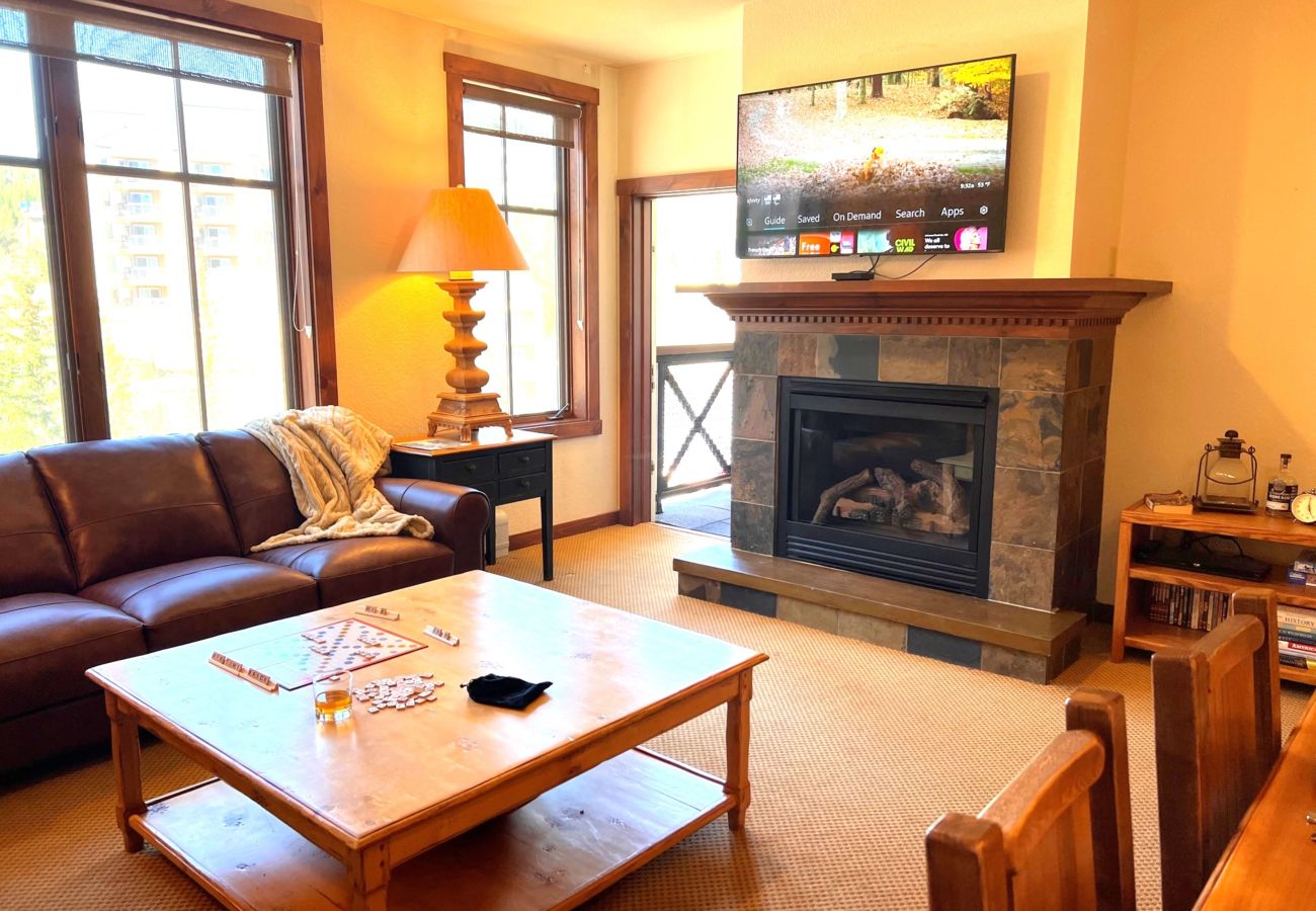 Condominium in Breckenridge - Mtn. + Lake views, Pool + 7 Hot tubs Walk to Lift