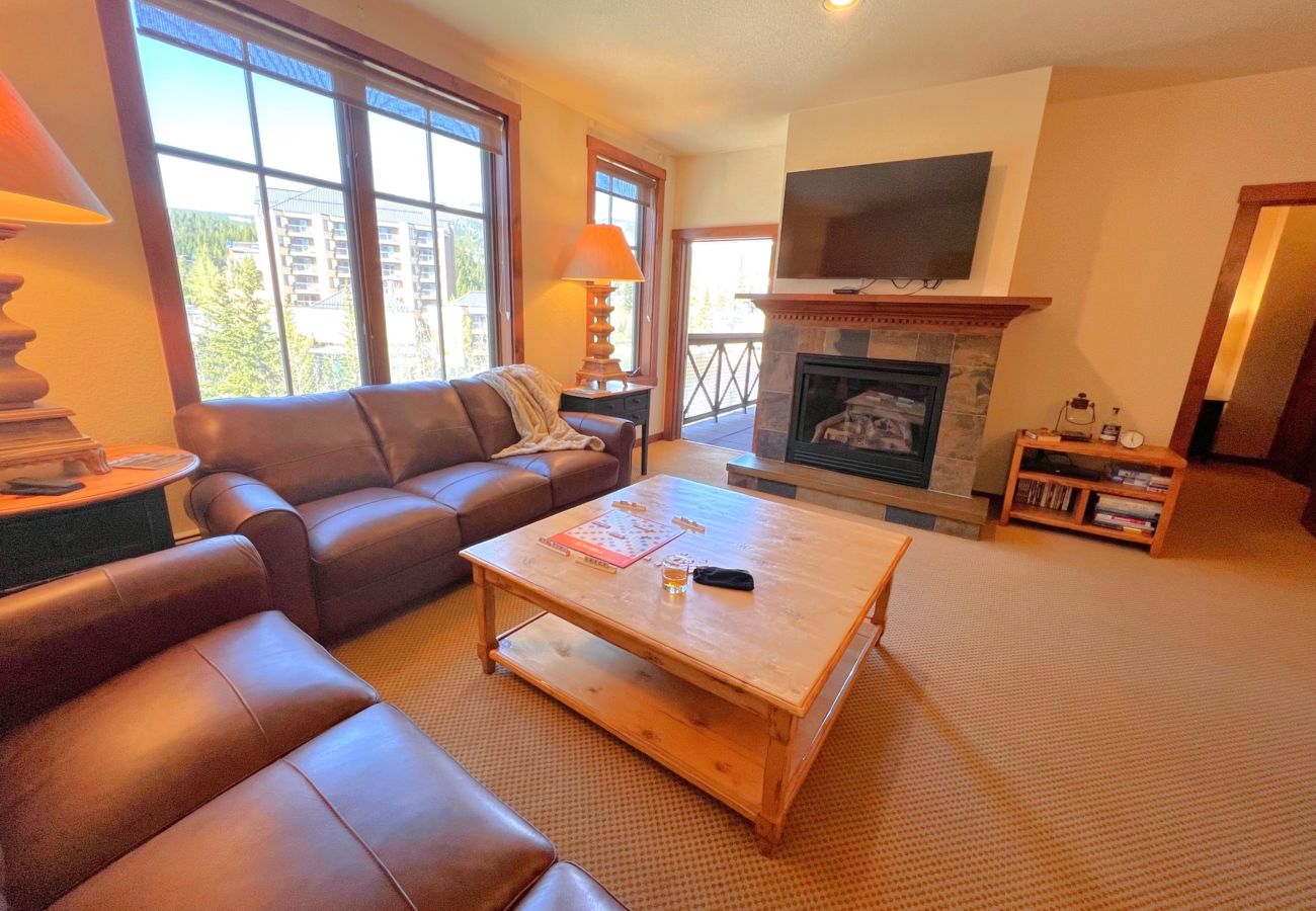 Condominium in Breckenridge - Mtn. + Lake views, Pool + 7 Hot tubs Walk to Lift