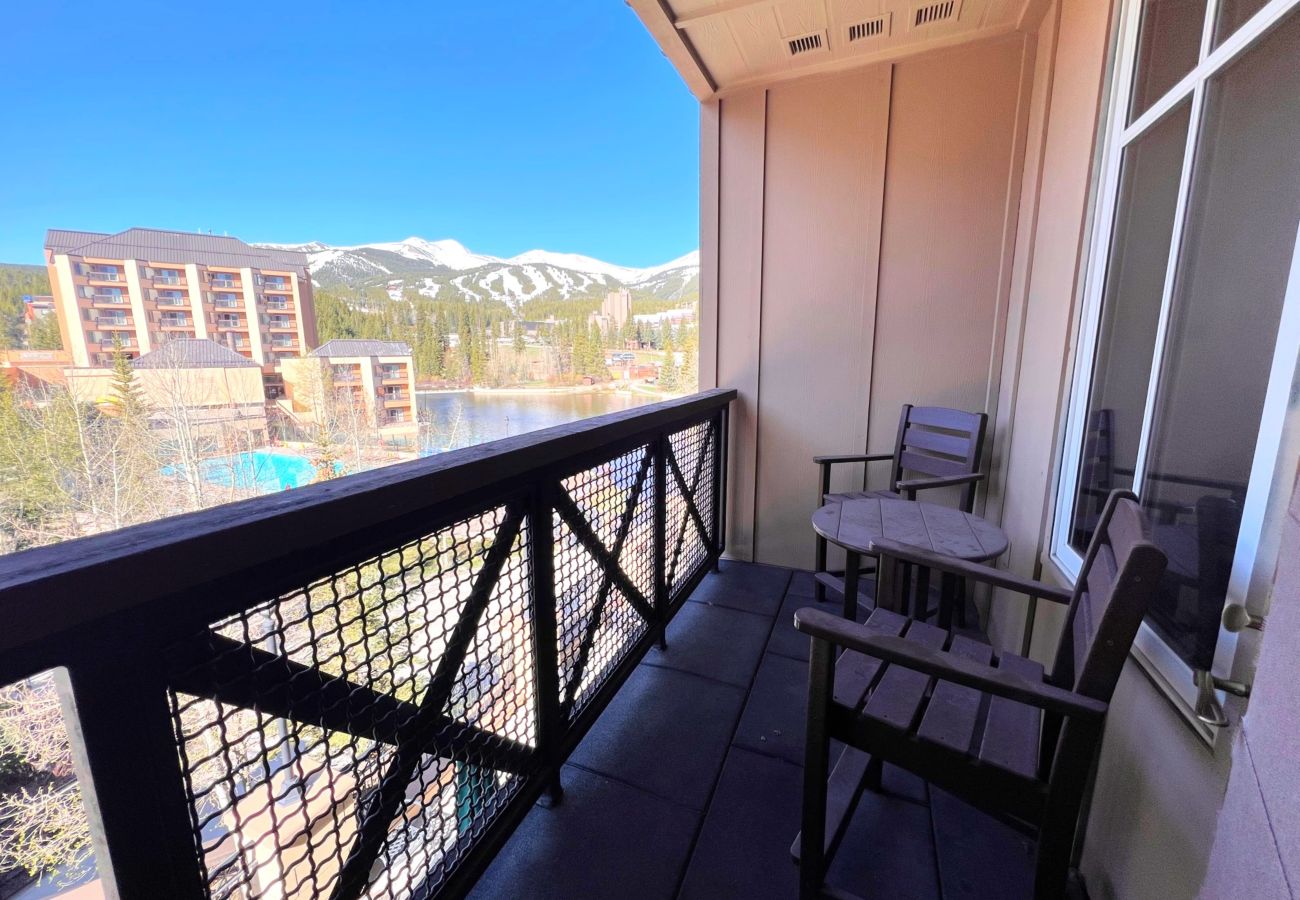 Condominium in Breckenridge - Mtn. + Lake views, Pool + 7 Hot tubs Walk to Lift