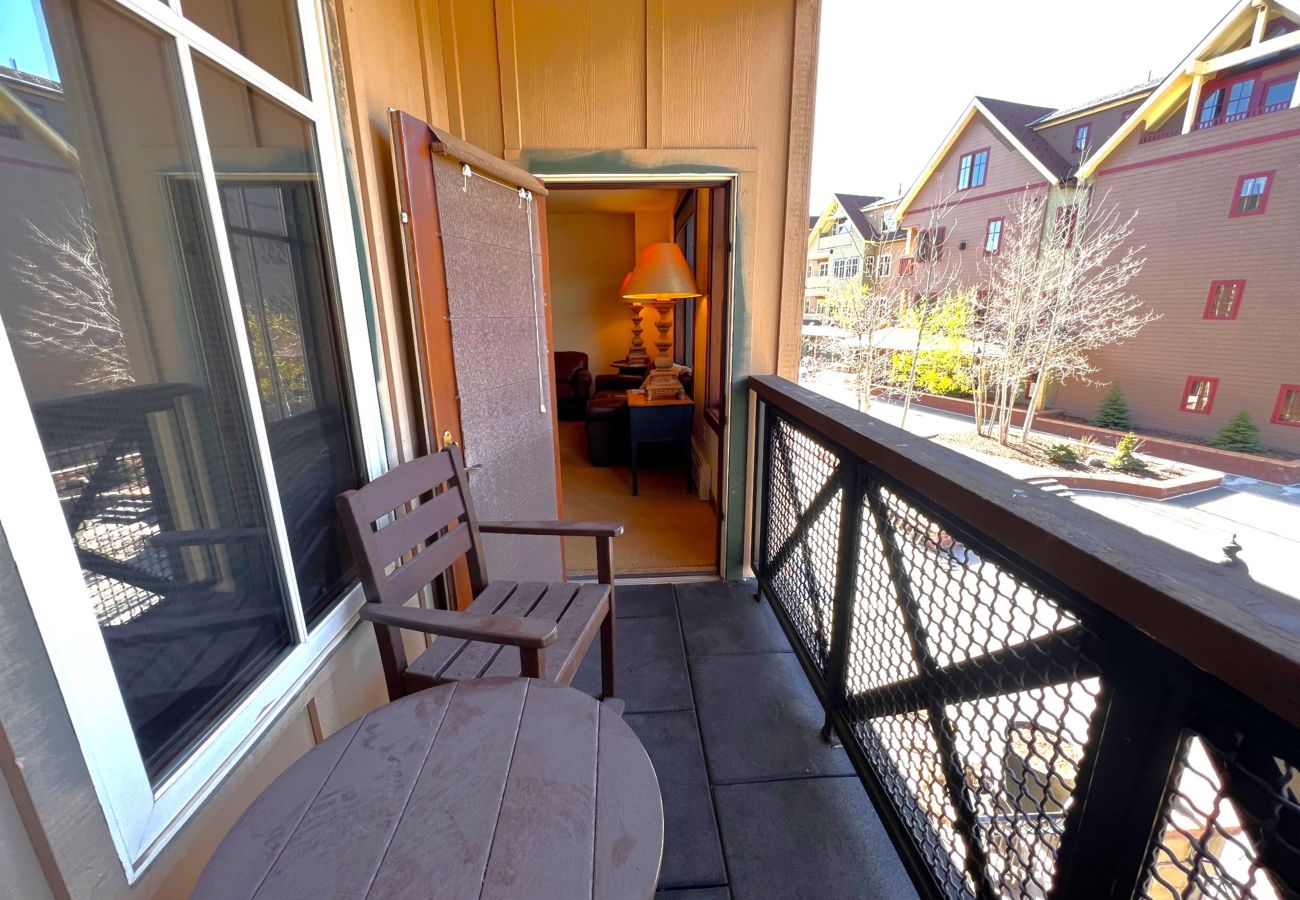 Condominium in Breckenridge - Mtn. + Lake views, Pool + 7 Hot tubs Walk to Lift