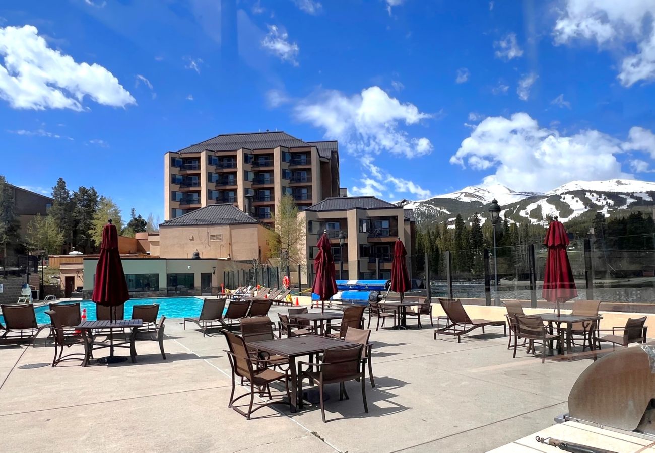 Condominium in Breckenridge - Mtn. + Lake views, Pool + 7 Hot tubs Walk to Lift