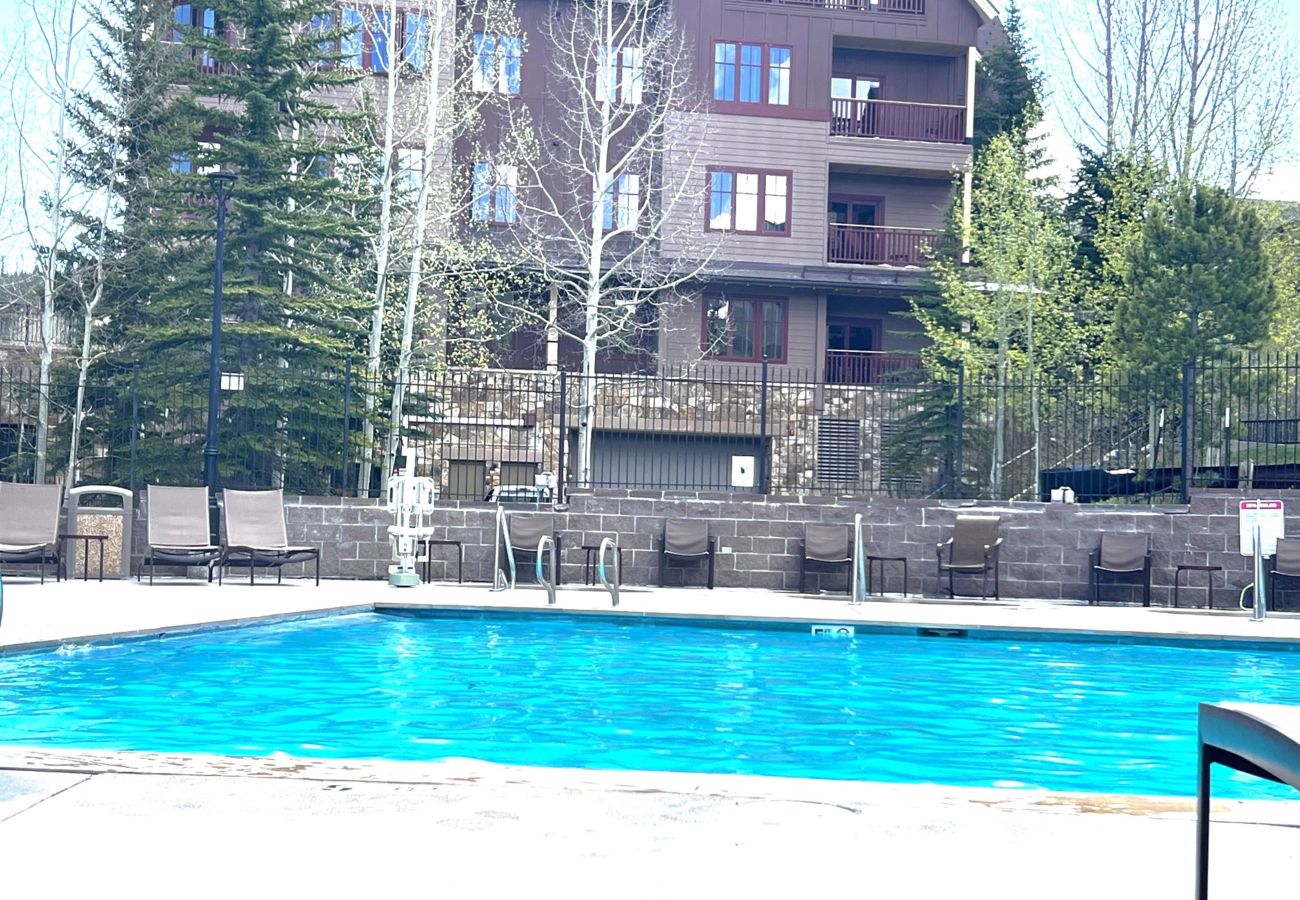 Condominium in Breckenridge - Mtn. + Lake views, Pool + 7 Hot tubs Walk to Lift