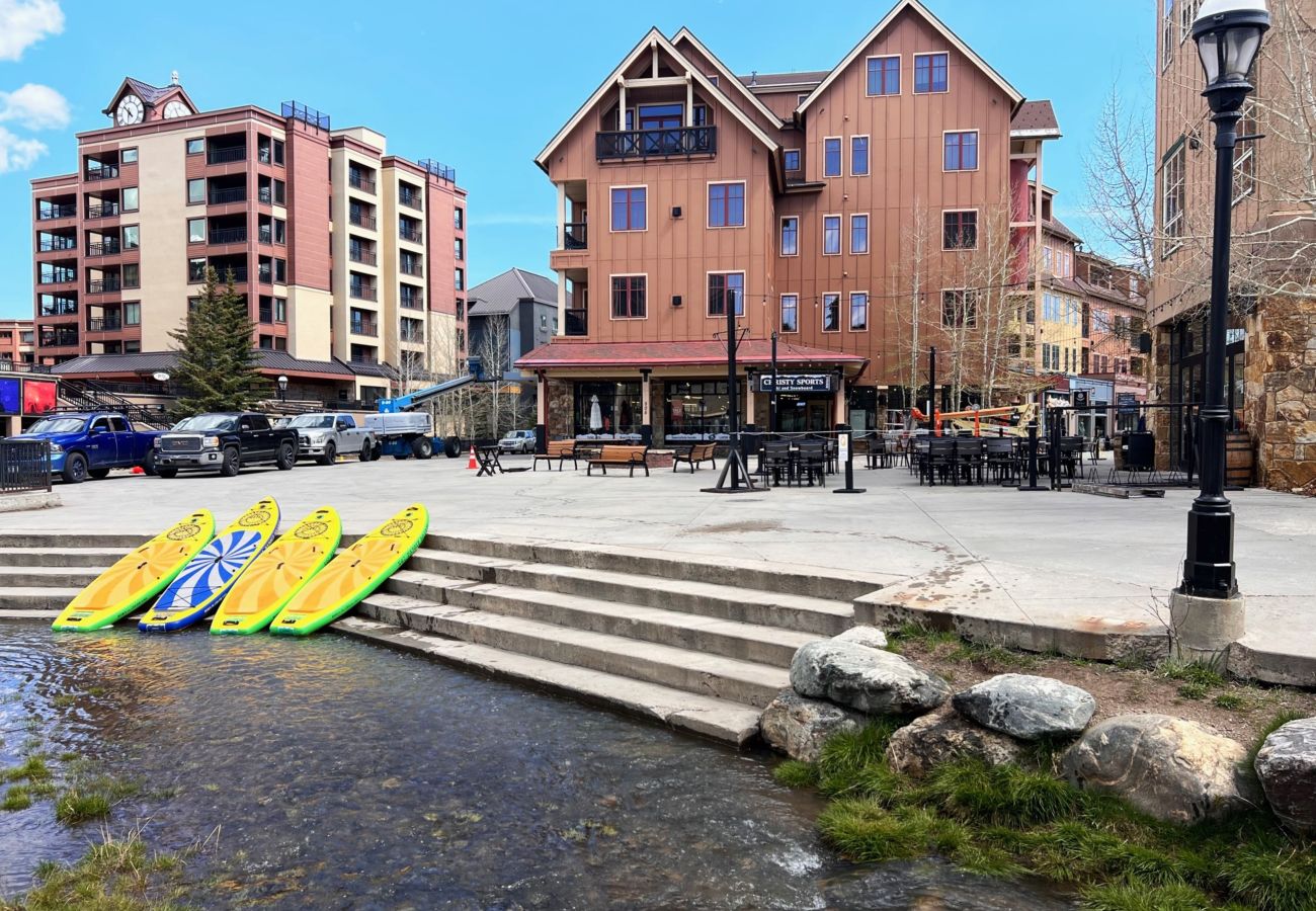 Condominium in Breckenridge - Mtn. + Lake views, Pool + 7 Hot tubs Walk to Lift