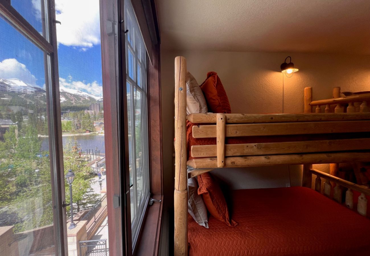 Condominium in Breckenridge - Mtn. + Lake views, Pool + 7 Hot tubs Walk to Lift