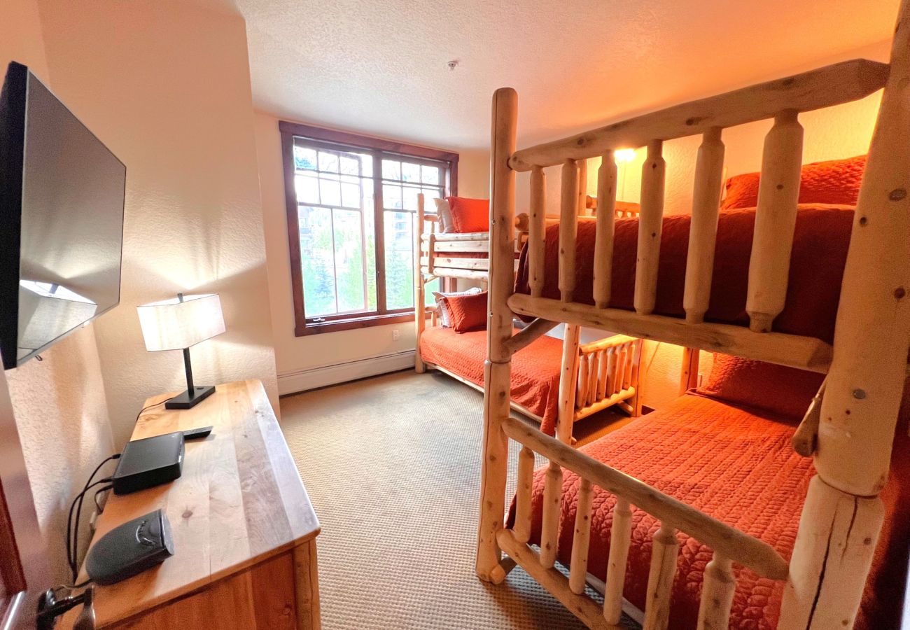 Condominium in Breckenridge - Mtn. + Lake views, Pool + 7 Hot tubs Walk to Lift