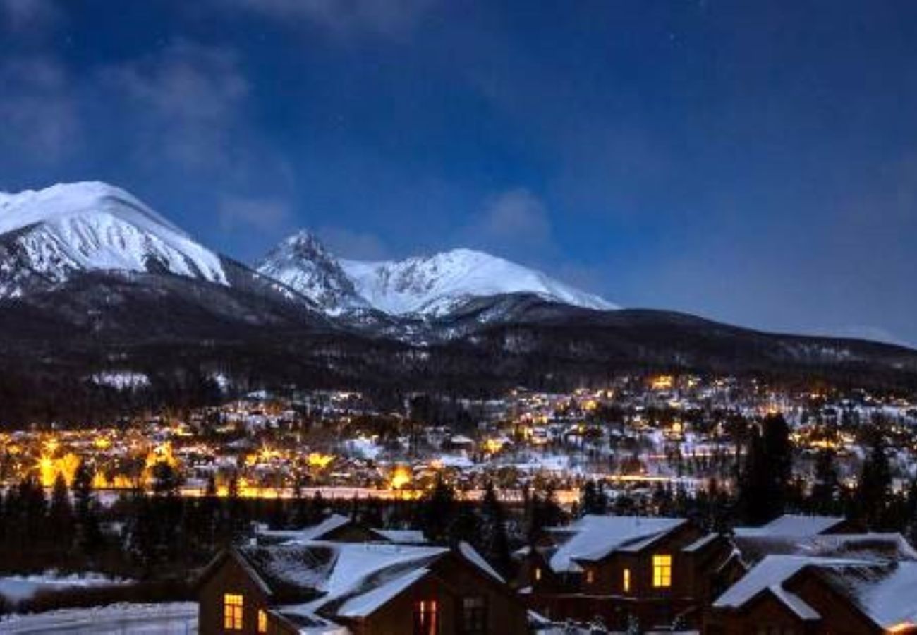 House in Silverthorne - Mtn Views! Fire Pit, Dog Friendly, Ski, Hike, Play