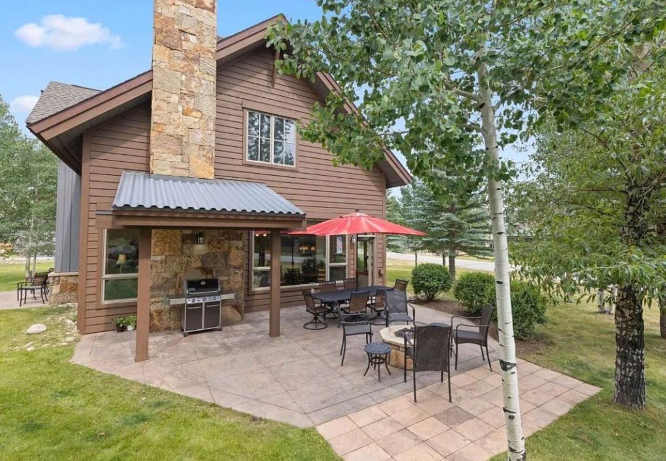 House in Silverthorne - Mtn Views! Fire Pit, Dog Friendly, Ski, Hike, Play