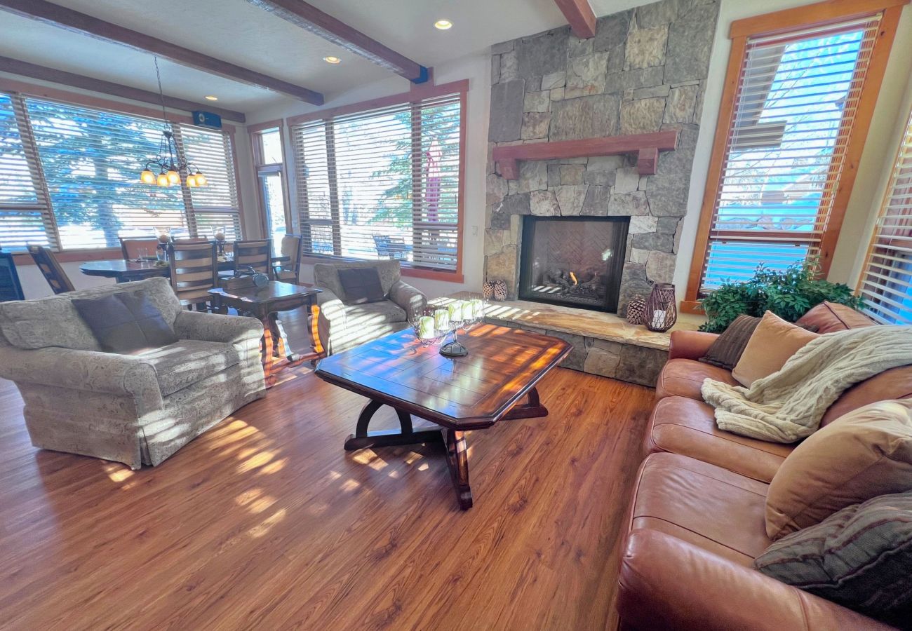 House in Silverthorne - Mtn Views! Fire Pit, Dog Friendly, Ski, Hike, Play