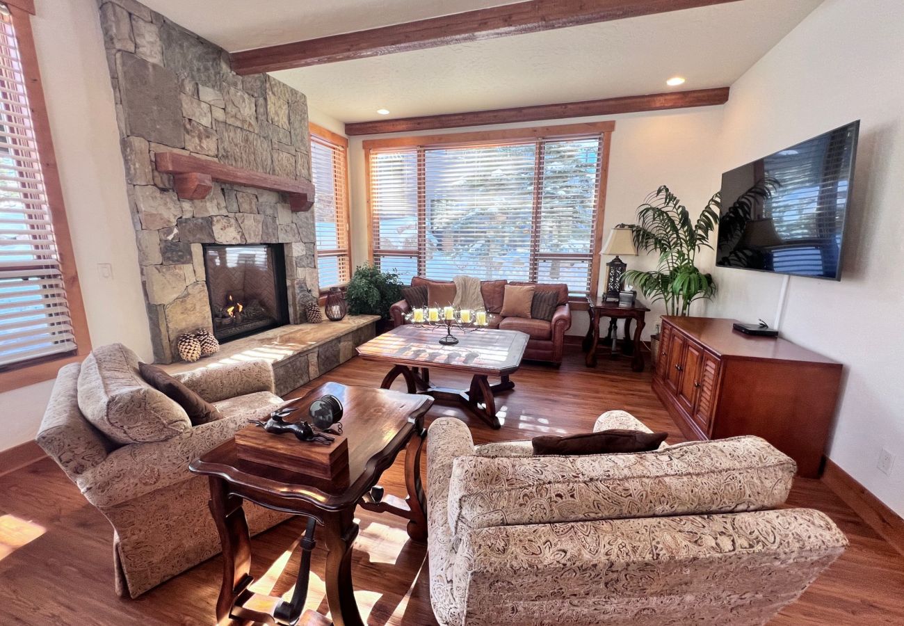 House in Silverthorne - Mtn Views! Fire Pit, Dog Friendly, Ski, Hike, Play