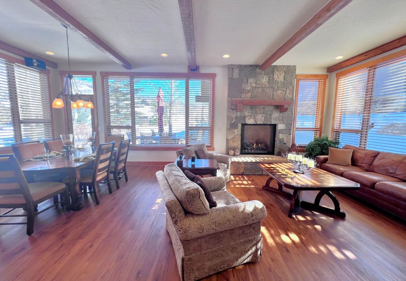 House in Silverthorne - Mtn Views! Fire Pit, Dog Friendly, Ski, Hike, Play