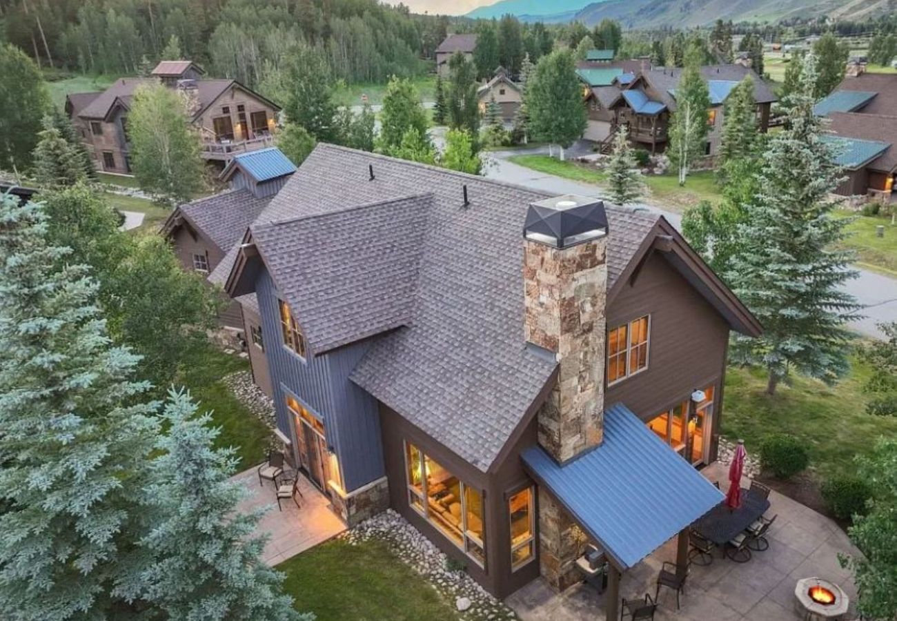 House in Silverthorne - Mtn Views! Fire Pit, Dog Friendly, Ski, Hike, Play