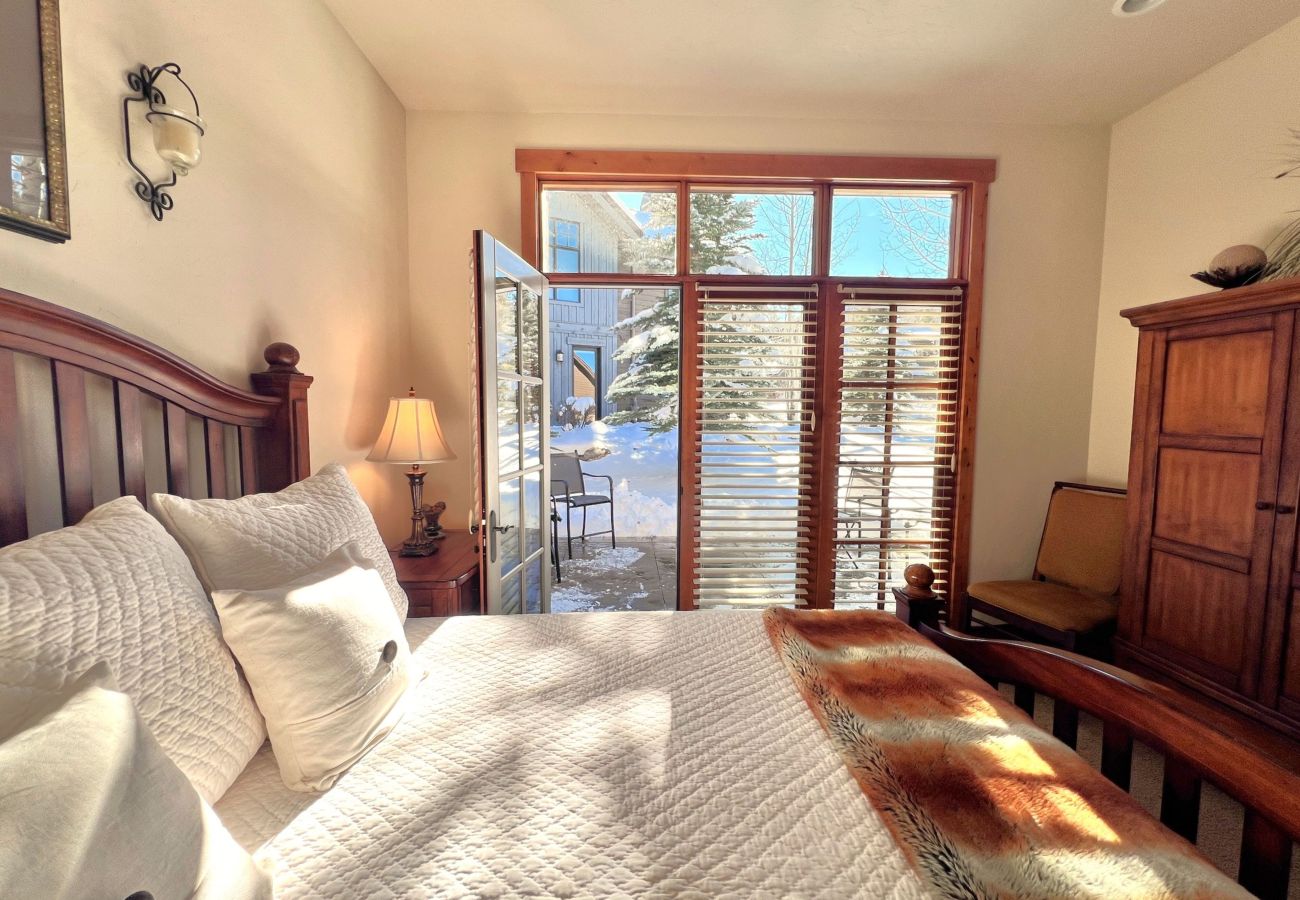 House in Silverthorne - Mtn Views! Fire Pit, Dog Friendly, Ski, Hike, Play