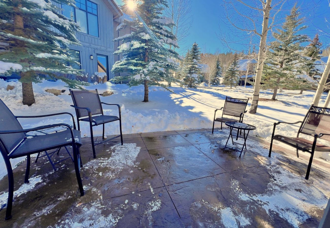 House in Silverthorne - Mtn Views! Fire Pit, Dog Friendly, Ski, Hike, Play