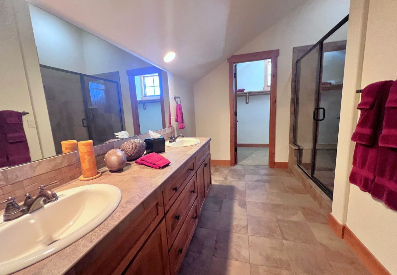 House in Silverthorne - Mtn Views! Fire Pit, Dog Friendly, Ski, Hike, Play