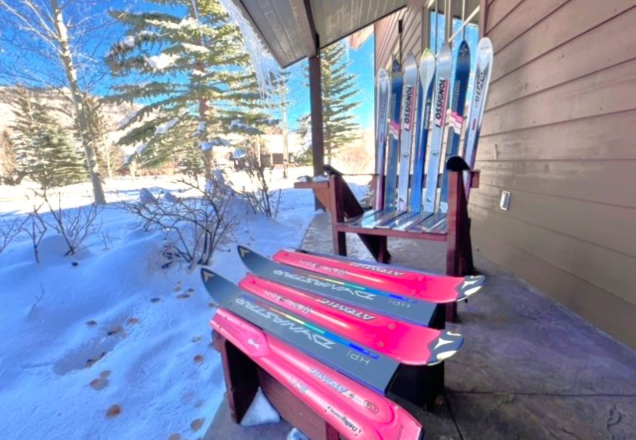 House in Silverthorne - Mtn Views! Fire Pit, Dog Friendly, Ski, Hike, Play