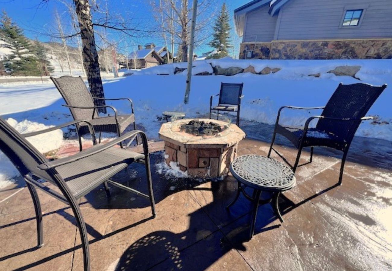 House in Silverthorne - Mtn Views! Fire Pit, Dog Friendly, Ski, Hike, Play