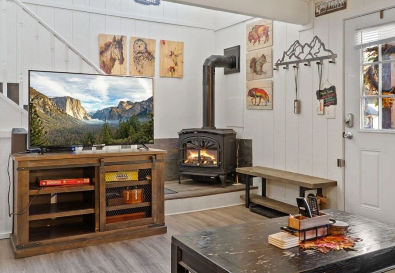 Townhouse in Breckenridge -  Mtn Top Condo 2 miles to Breck Gas Log Burner