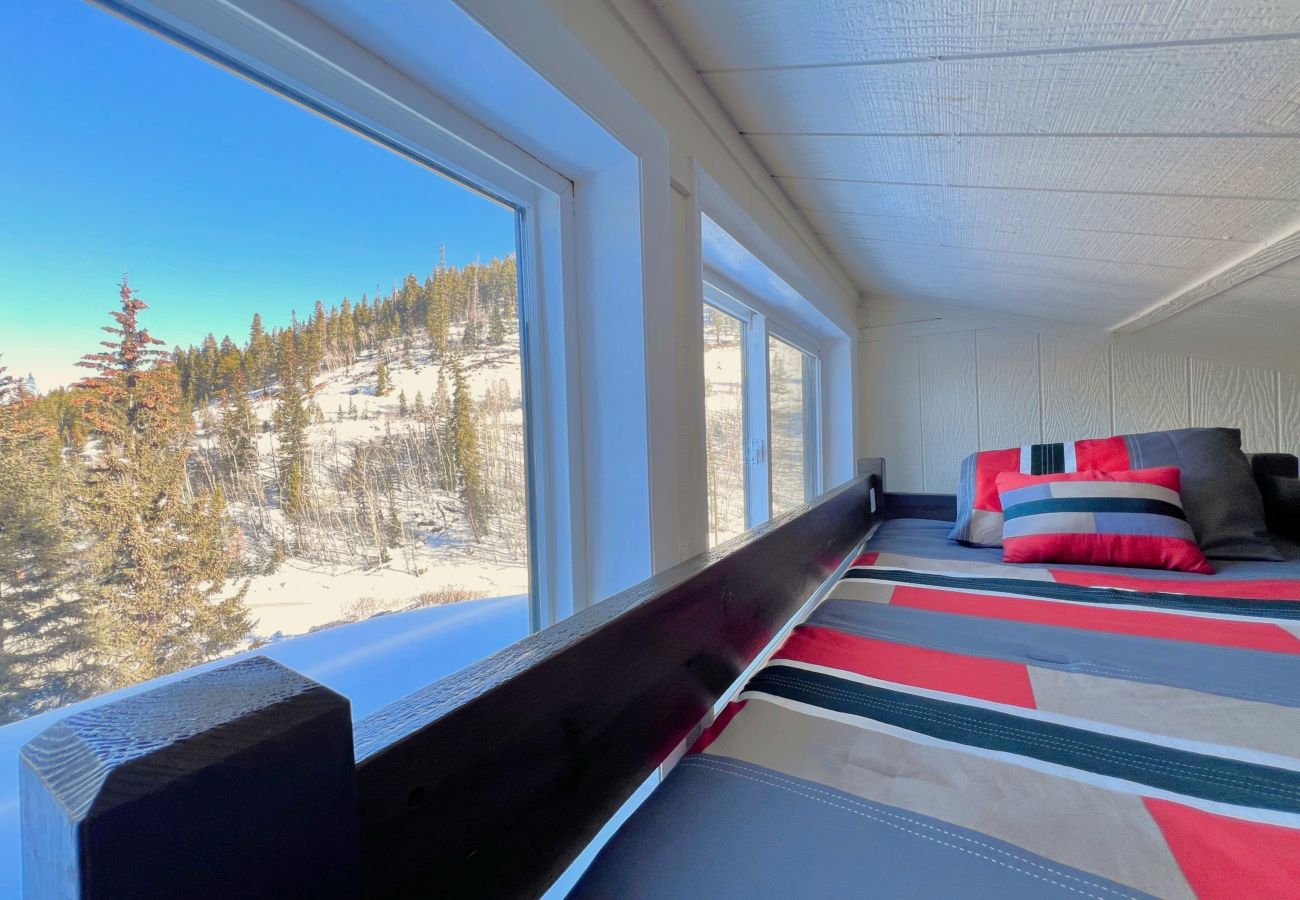 Townhouse in Breckenridge - Charming Condo Gas Log Burner, 2 miles to Ski Breck 